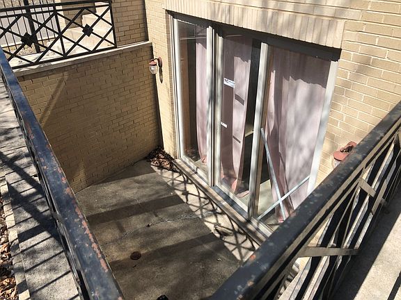 2nd image of 2538 W Flournoy St #1
