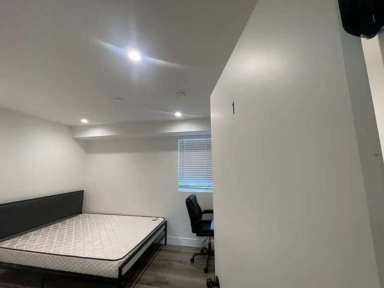 1532 W 37th St #1530 — Photo 9