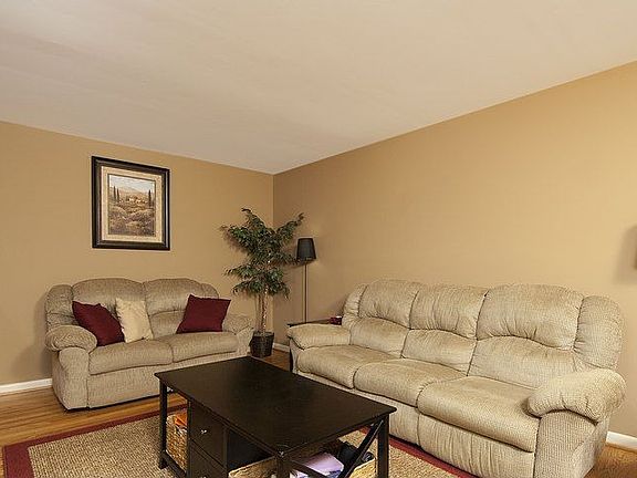 2nd image of 9921 Barnsbury Ct