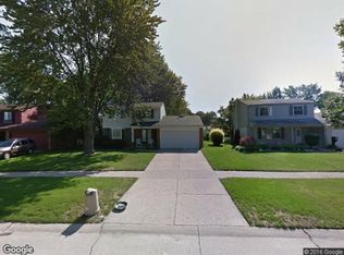 39852 Poinciana Dr, Sterling Heights, MI 48313