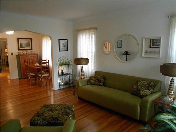 3rd image of 184 Windsor Dr