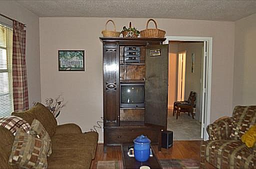 5th image of 25342 Bankhead Dr