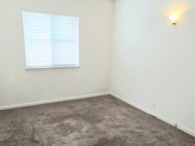 1358 Jefferson Ave — Photo 7