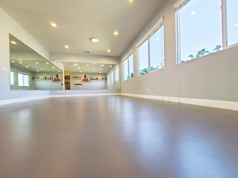 19044 Summit Ridge Dr — Photo 26