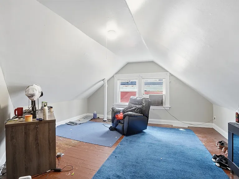 2661 Bellevue Ave — Photo 29