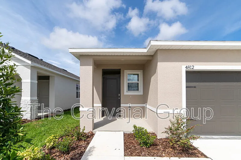4 bed, 2.0 bath, 1665 sqft, $2,300 — Photo 2