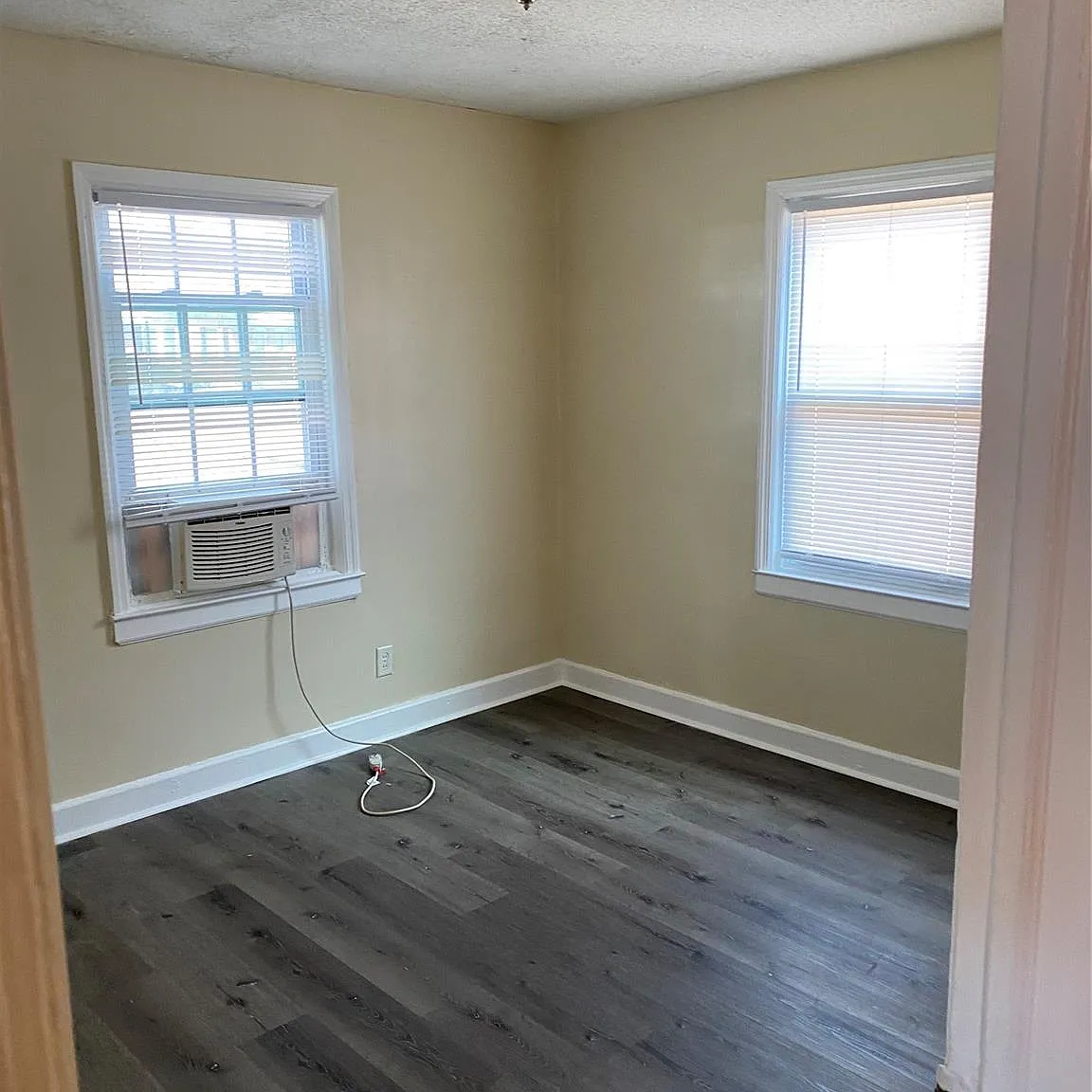2 bed, 1.0 bath, $1,200 — Photo 2