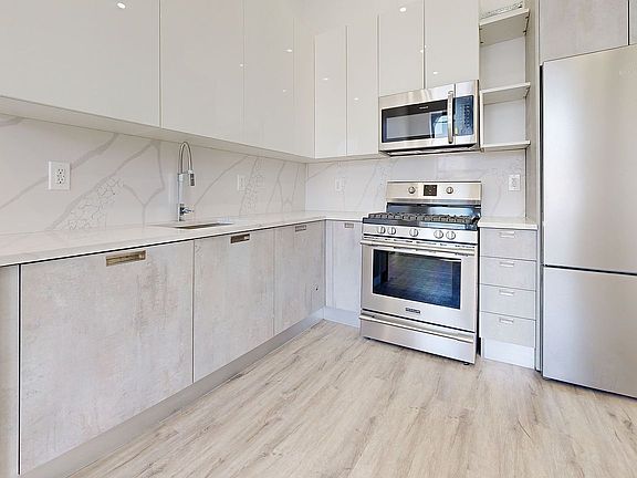 5th image of 205 Irving Ave #3A