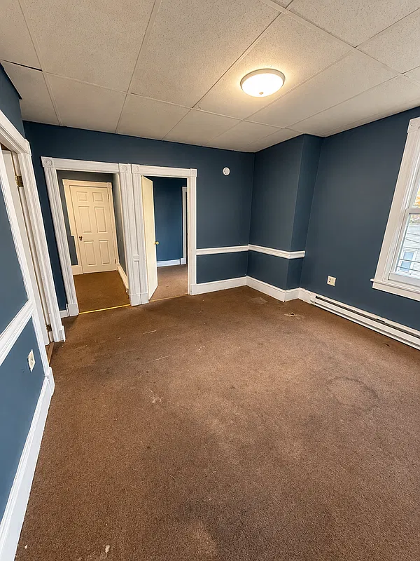3 bed, 1.0 bath, 1060 sqft, $1,350 — Photo 3