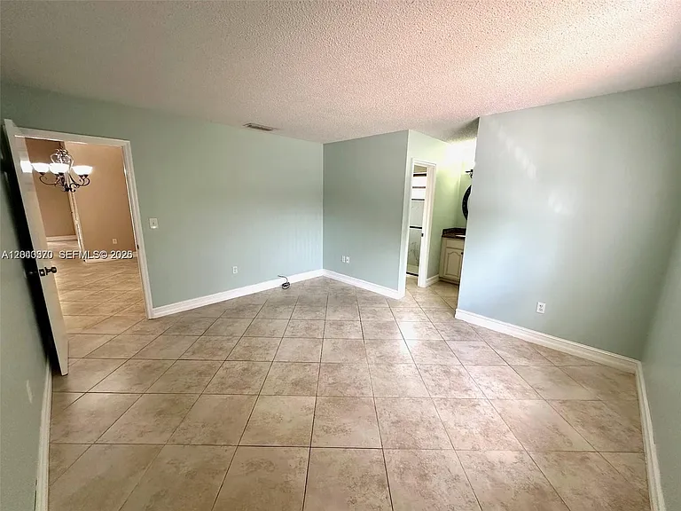 2514 SW 138th Ave — Photo 9