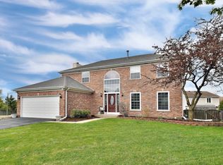 890 High Ridge Pass, Carol Stream, IL 60188