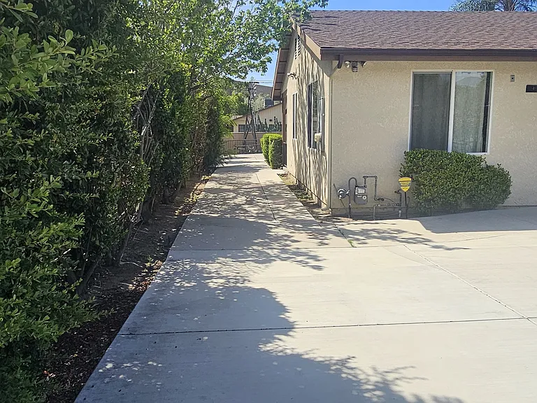 1641 Porter St — Photo 2