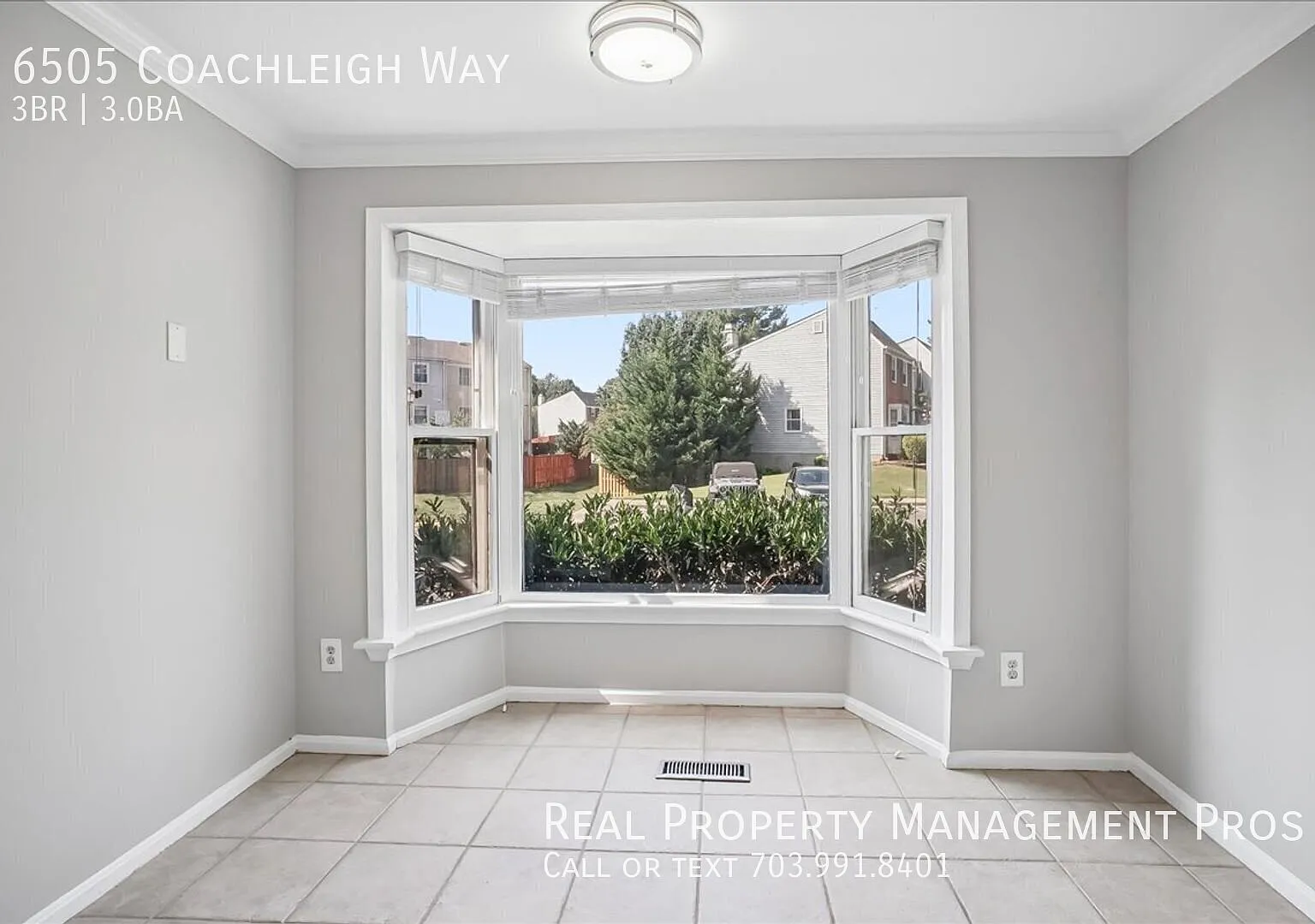Walk To The Metro 3 Bedroom Townhome That Backs To Trees — Photo 3