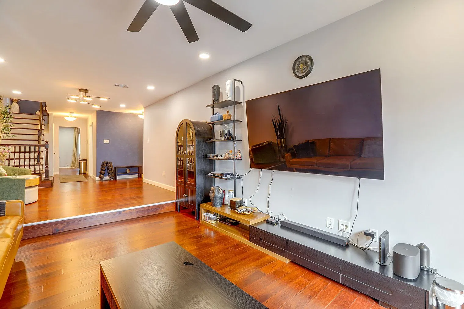 3 bed, 2.0 bath, 1657 sqft, $4,419 — Photo 4