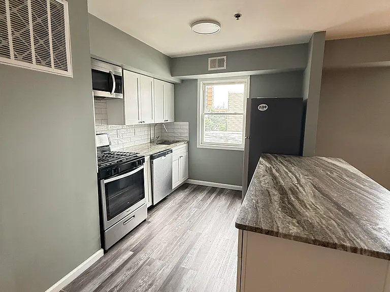 701 22nd St #3B — Photo 4