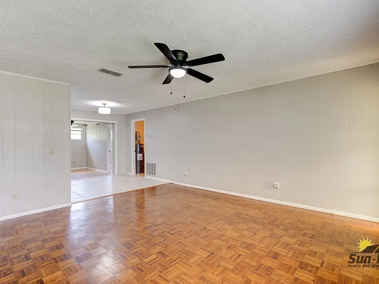 907 Hamilton St — Photo 4