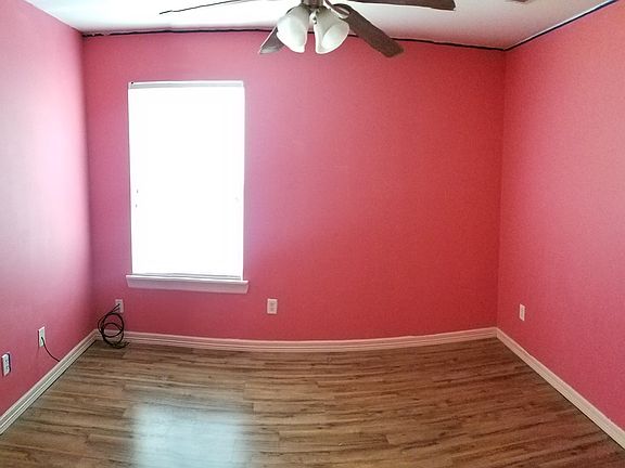 4th image of 858 S Eastview Dr