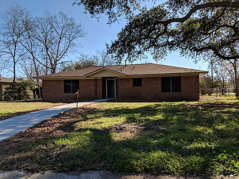 300 Francis Dr — Photo 16