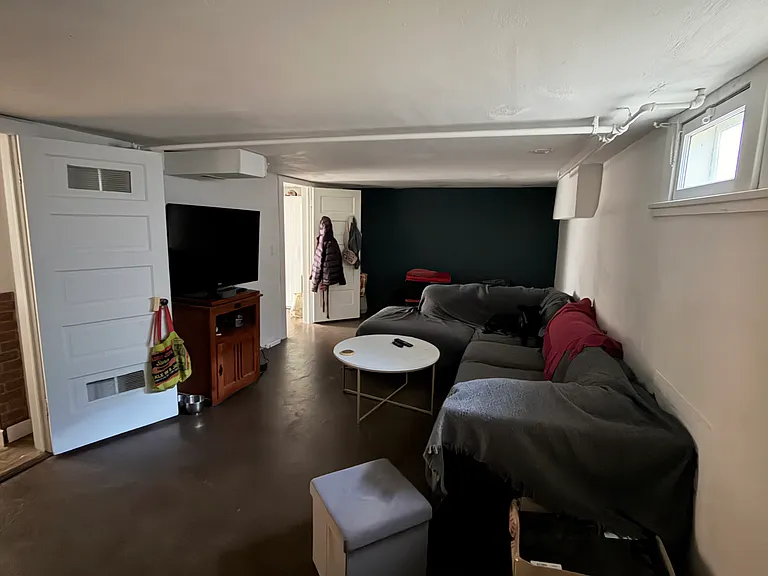 519 E Myrtle St — Photo 10
