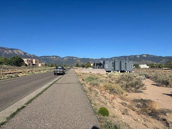 2nd image of Del Rey Ave NE