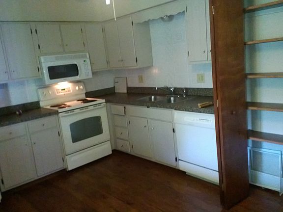 Eat-in Kitchen, pantry