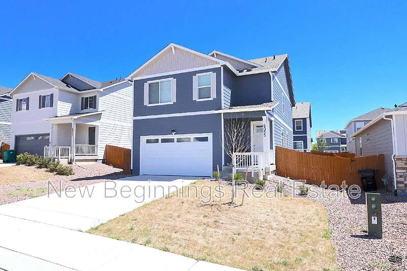 4 bed, 2.5 bath, 2156 sqft, $2,495 — Photo 2