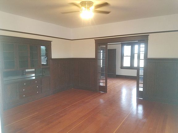 Diningroom built-in cabinets