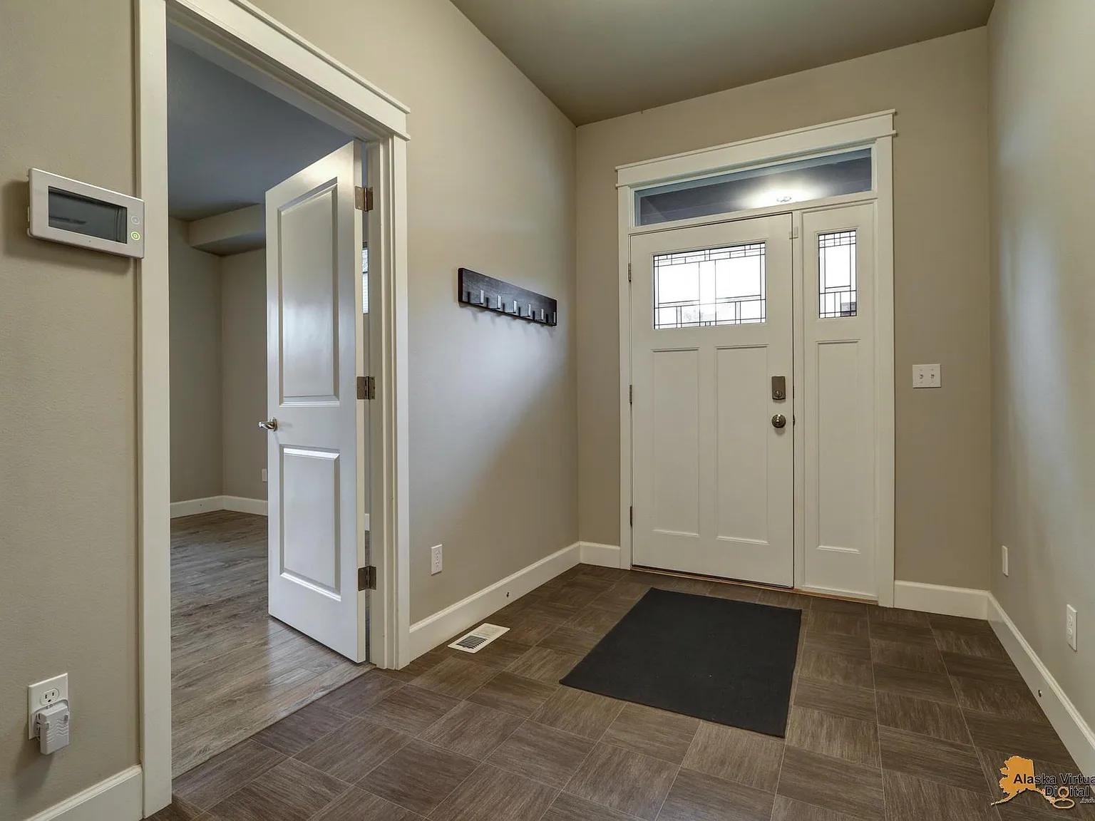 3 bed, 3.5 bath, 2176 sqft, $4,200 — Photo 3