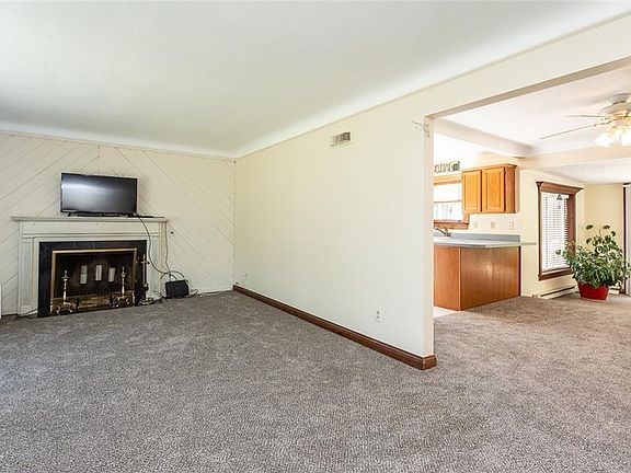 4th image of 21561 Riviera Dr