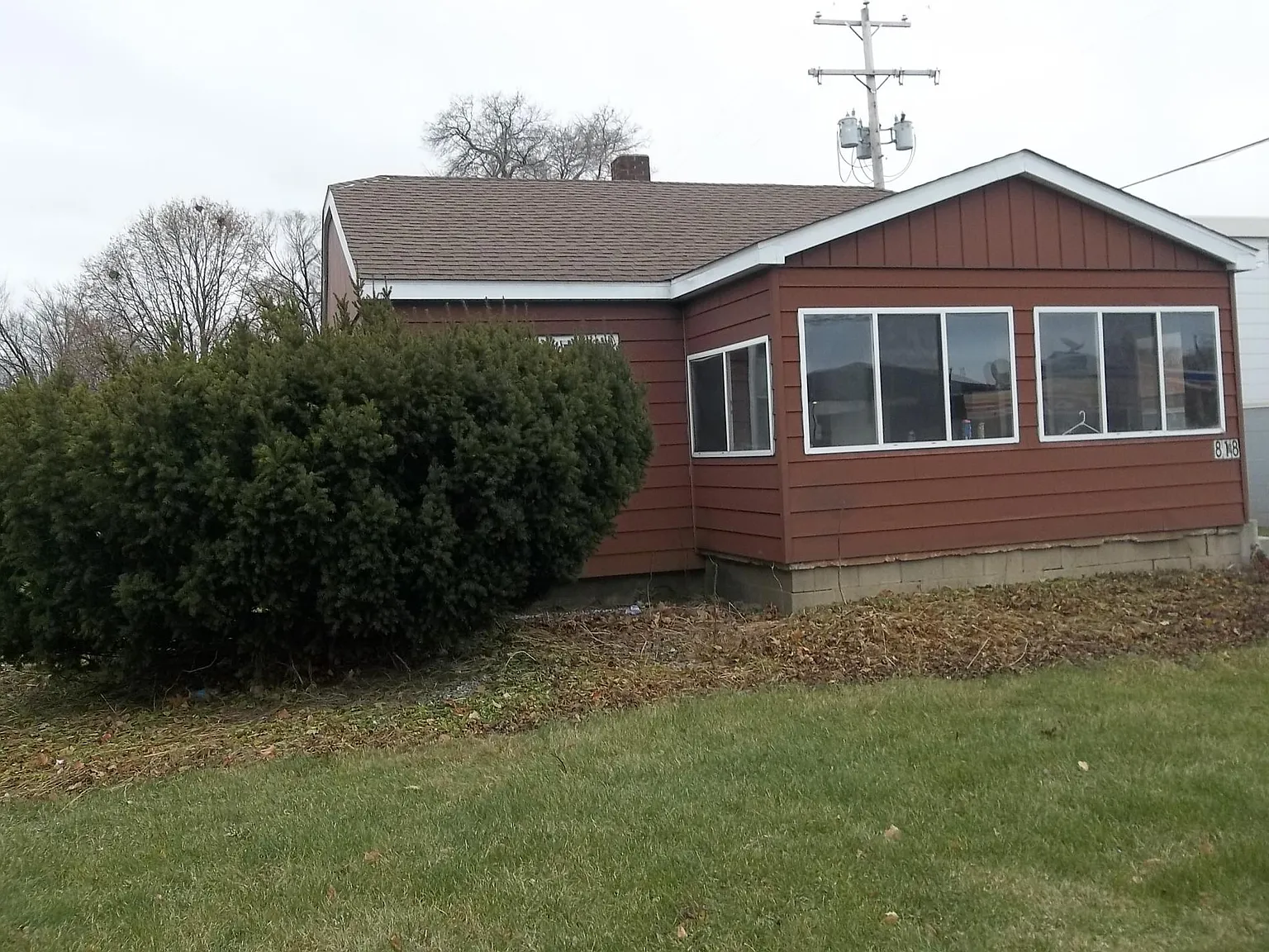 4 bed, 988 sqft, $1,300 — Photo 1