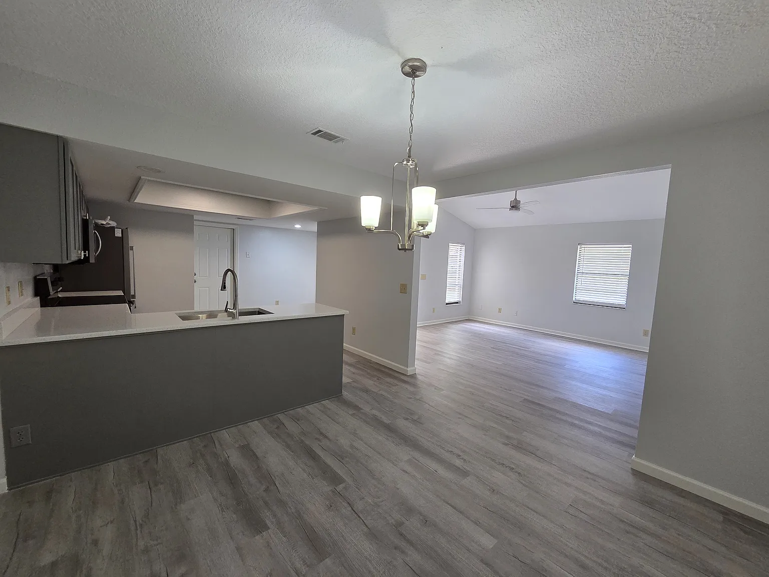 3 bed, 1387 sqft, $2,250 — Photo 4