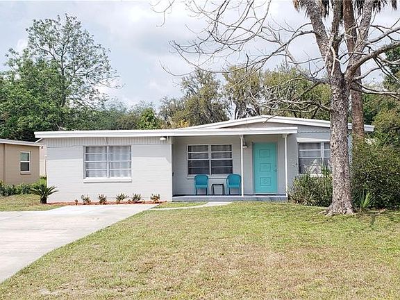 3rd image of 3911 Castell Dr