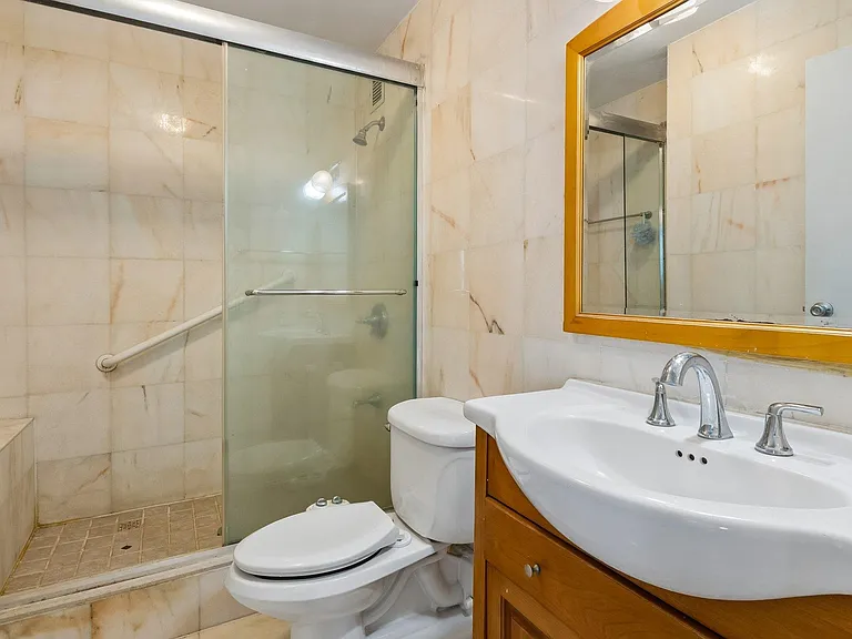 226 Harmon Cove Tower #226 — Photo 14