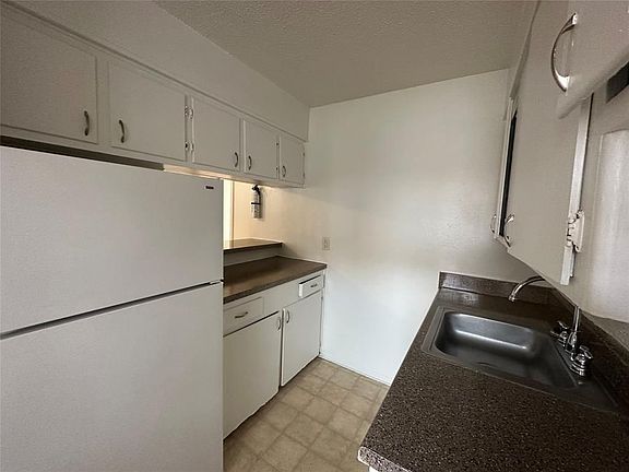 5th image of 4921 Crawford St APT 2