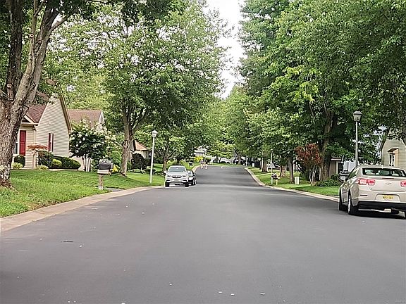 4th image of 104 Morning Glory Ln