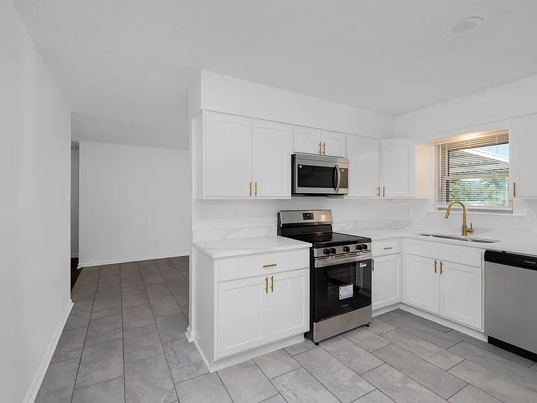 1860 Brookhaven Dr — Photo 13