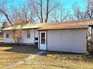 704 Pine St, Pleasanton, KS 66075