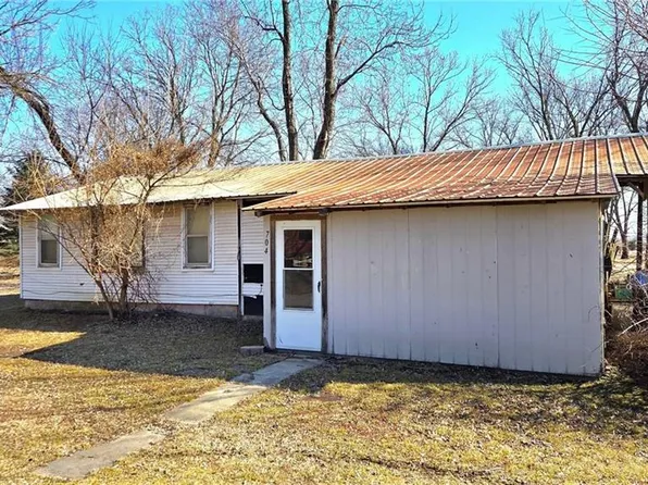 704 Pine St, Pleasanton, KS 66075