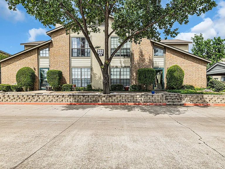 332 W Harwood Rd #B — Photo 1