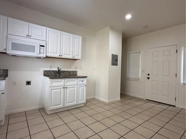 1085 Hoffman Ave APT 10, Long Beach, CA 90813