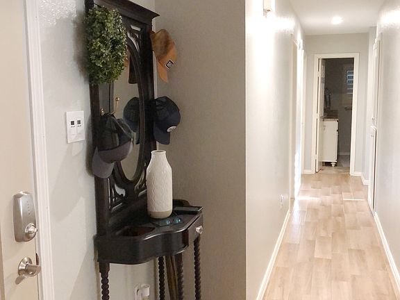 Entryway/Hall