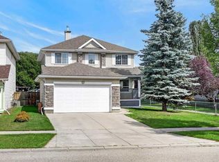 625 Somerset Dr SW, Calgary, AB T2Y4K7