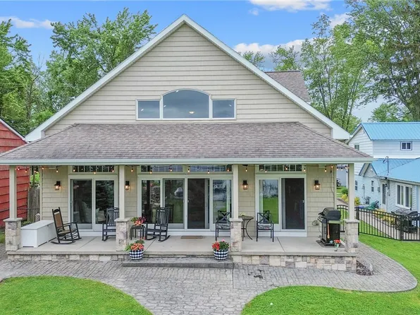 32 Coblesub Rd W, Central Square, NY 13036