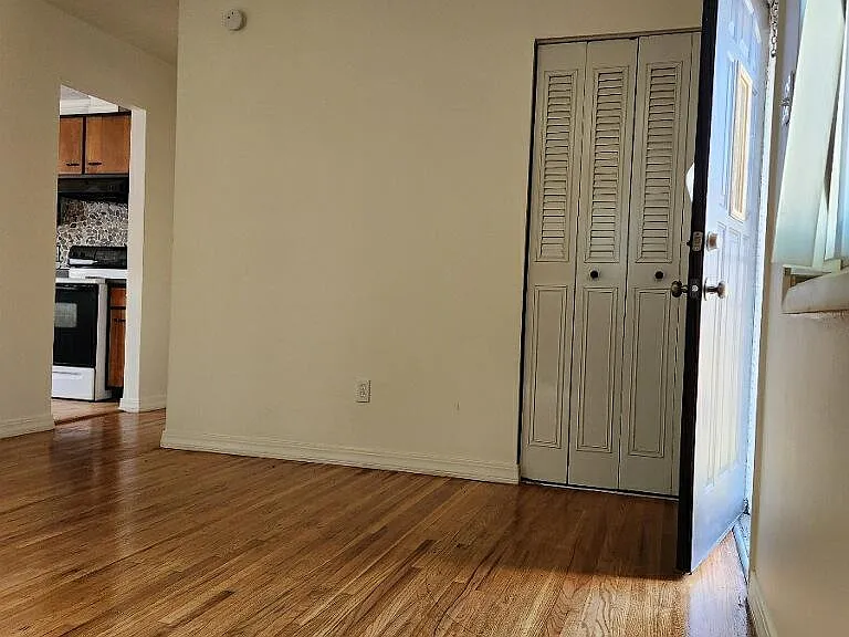 1029 Saint Martins Ave — Photo 11