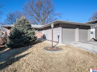 9634 Maple Dr, Omaha, NE 68134