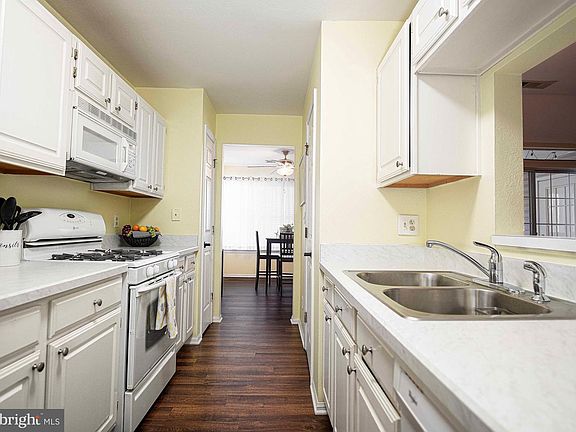 5th image of 298 Canterbury Rd APT M