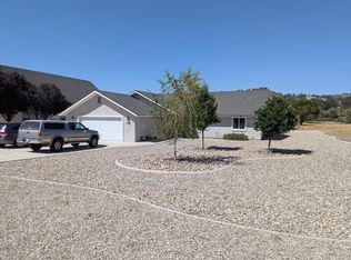 18201 Saint Andrews Dr, Tehachapi, CA 93561