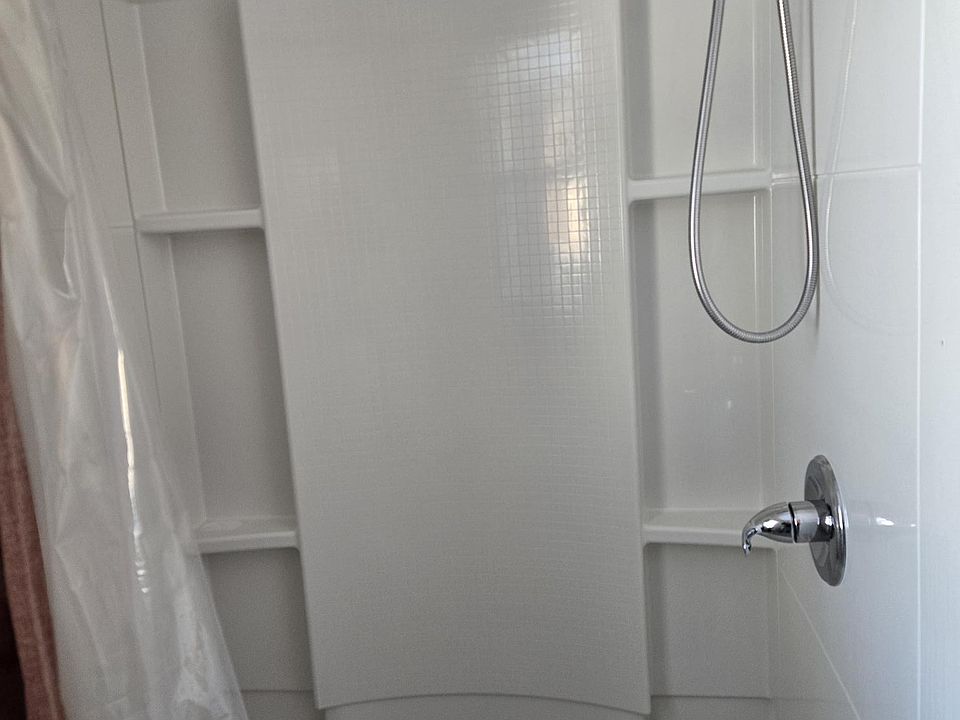 1st image of 211 E Locust St #211