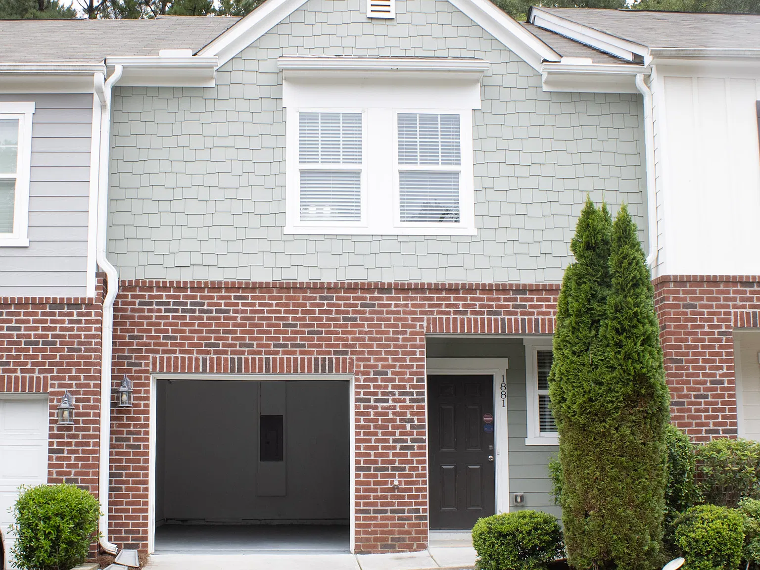 3 bed, 2.5 bath, 1589 sqft, $1,925 — Photo 2