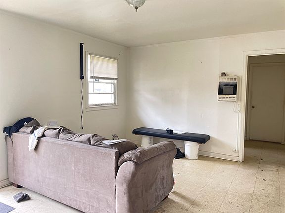 4th image of 2236 E Prien Lake Rd